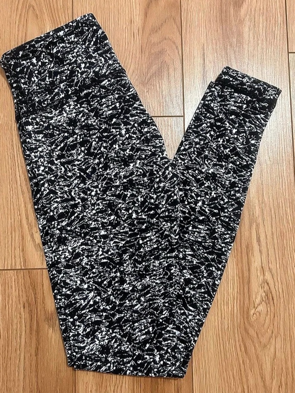 lululemon Abstract Print Leggings Size 6 Like New